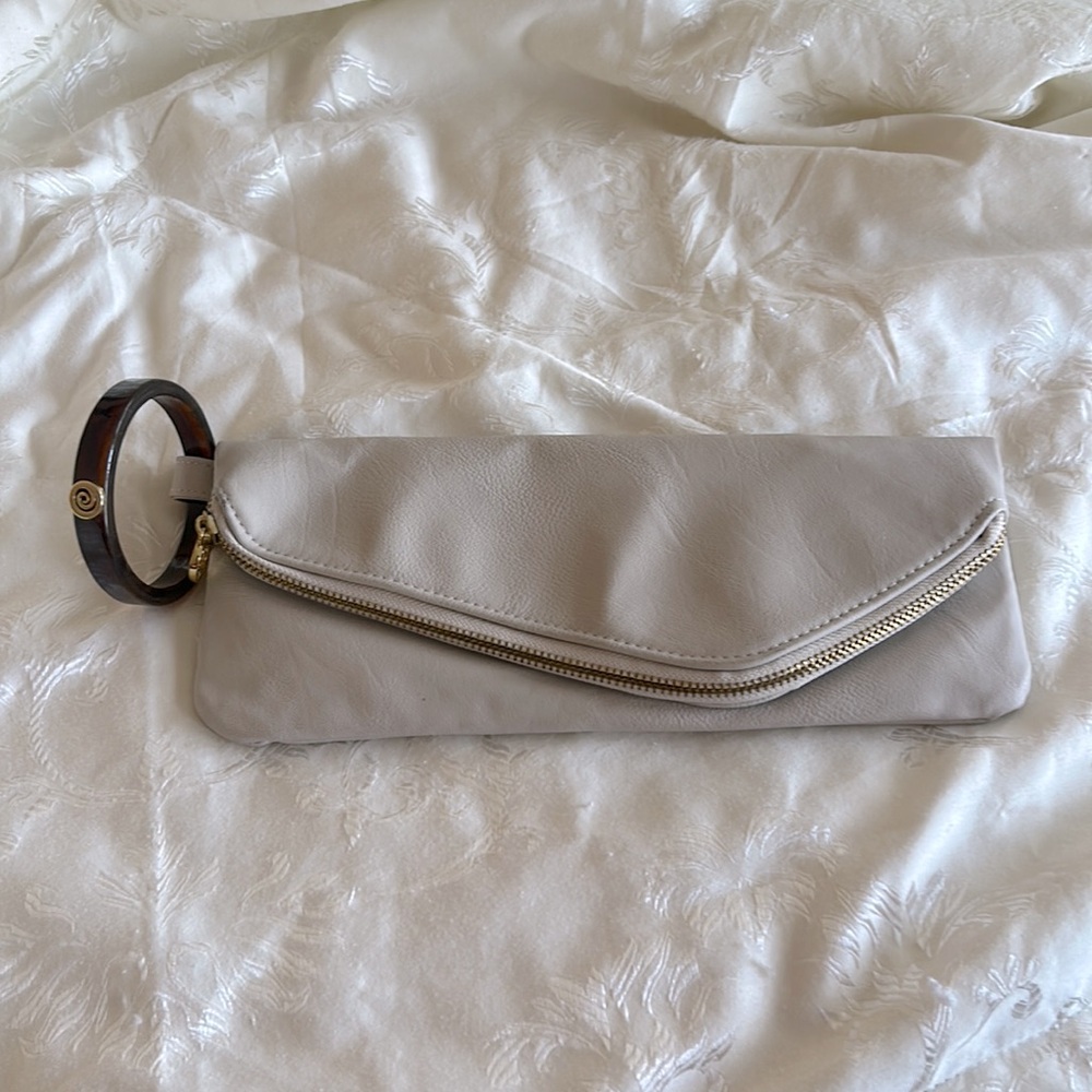 MUD PIE CONVERTIBLE MAGNETIC FOLD OVER BANGLE HANDLE CLUTCH PURSE IN CREAM